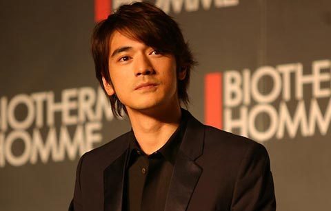 一眼万年金城武,这些经典电影镜头,不愧为亚洲第一美男子!