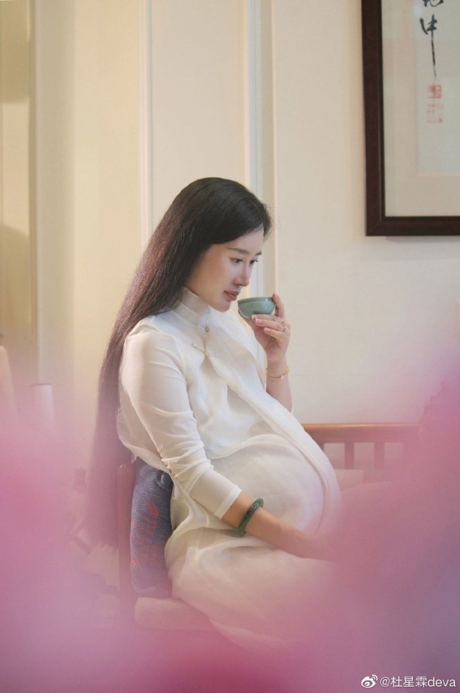 萧亚轩|老当益壮！70岁名导再当爸，与萧亚轩成“南萧北张”格局