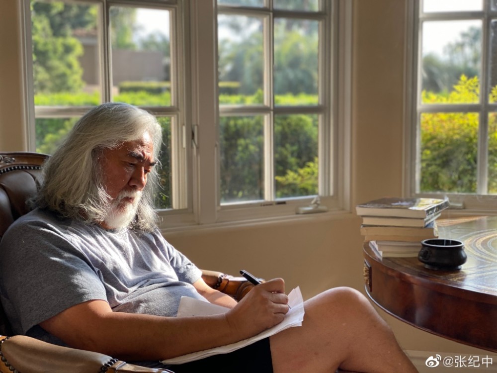 萧亚轩|老当益壮！70岁名导再当爸，与萧亚轩成“南萧北张”格局