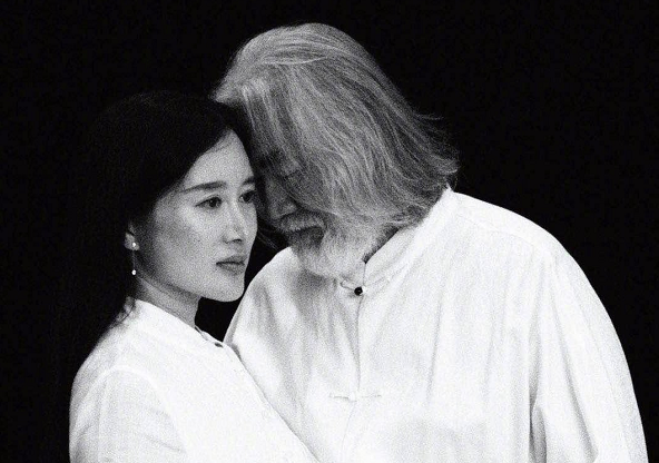 杜星霖|比张纪中小30多岁的“娇妻”杜星霖，究竟是什么来头？