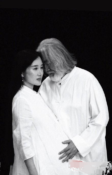 张纪中|张纪中承认二婚，快要当爷爷的年纪，人家却还在生娃！