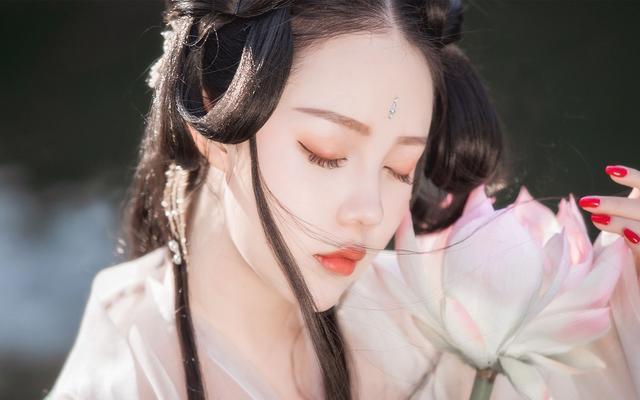 古诗|从薛涛的三首古诗看女人眼中的好衣服：材质好、款式新、穿上漂亮