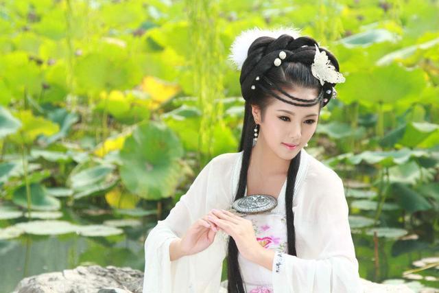 古诗|从薛涛的三首古诗看女人眼中的好衣服：材质好、款式新、穿上漂亮