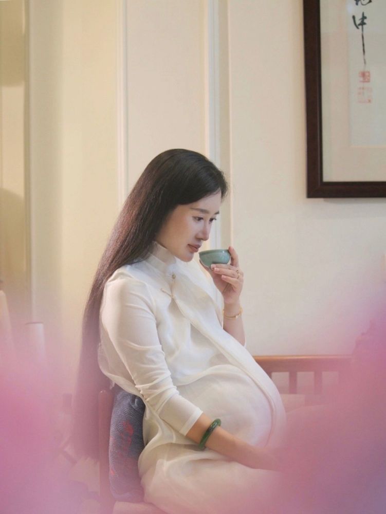 杜星霖|张纪中公开承认再婚，杜星霖暗讽网友可怜，字里行间尽显幸福平和