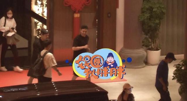 杨幂|杨幂生日宴现场曝光！陈伟霆张云龙等数位帅哥作陪，不见魏大勋