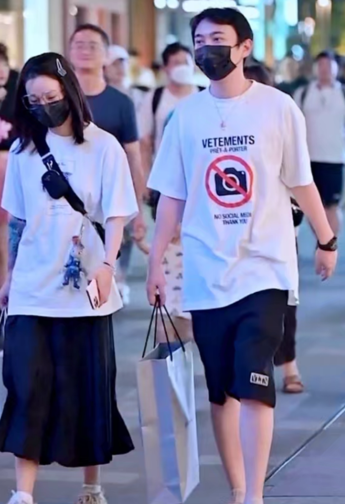 王思聪|懒理与王思聪绯闻，宋美娜晒美照，扎丸子头呆萌青春