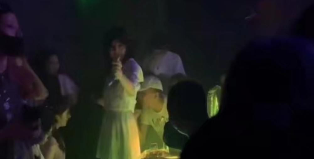 王思聪|懒理与王思聪绯闻，宋美娜晒美照，扎丸子头呆萌青春