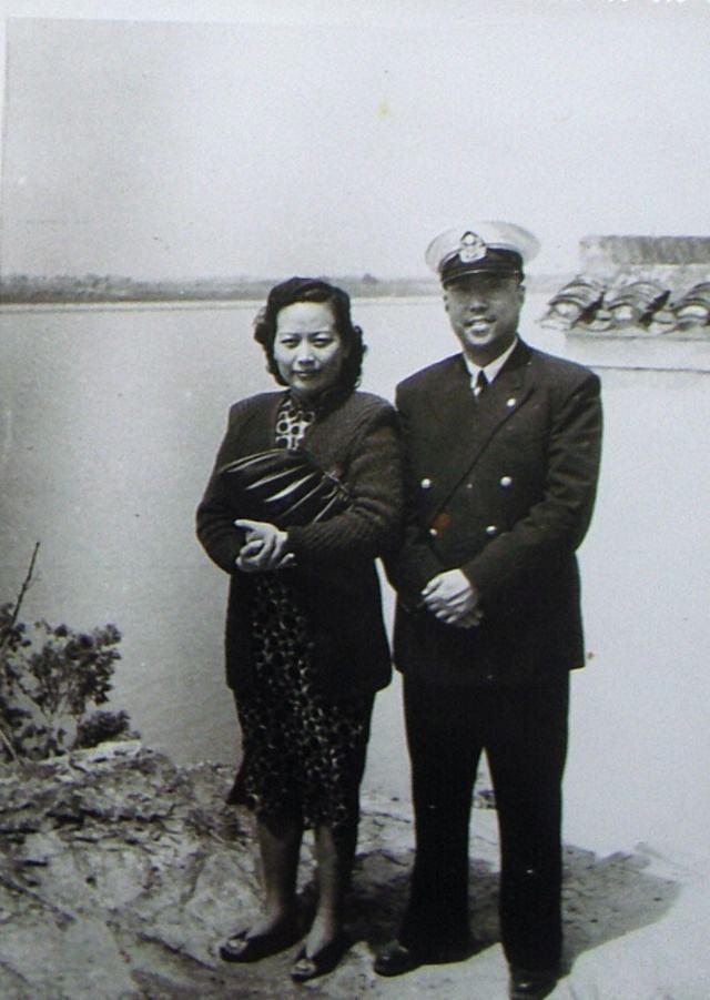 郁达夫带小三王映霞给母亲拜寿郁母的做法为原配出了口气