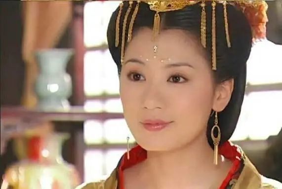 贾静雯|31岁结婚，离婚赔2600万，40岁遇到真爱，二婚的贾静雯是大赢家？