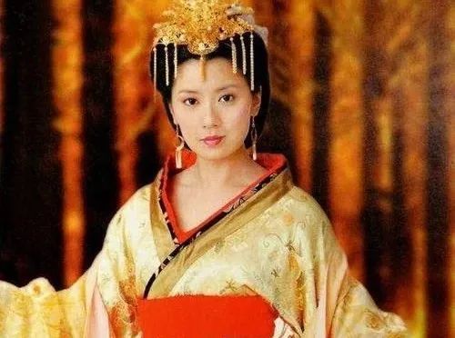 贾静雯|31岁结婚，离婚赔2600万，40岁遇到真爱，二婚的贾静雯是大赢家？