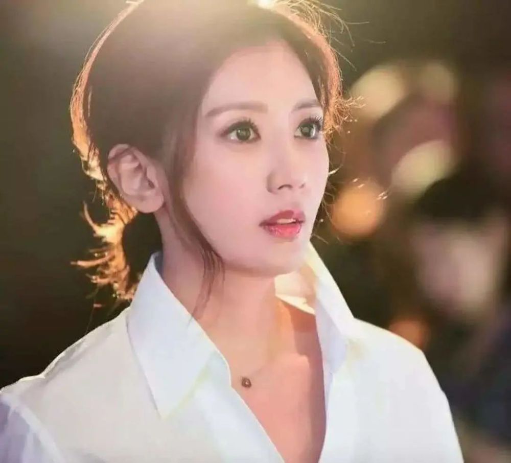 贾静雯|31岁结婚，离婚赔2600万，40岁遇到真爱，二婚的贾静雯是大赢家？