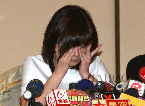 贾静雯|31岁结婚，离婚赔2600万，40岁遇到真爱，二婚的贾静雯是大赢家？