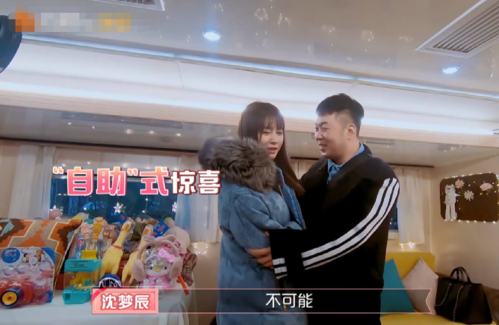 张小龙|粉笔张小龙骂沈梦辰后疑权利被架空，晒受伤流血照称公司被绑架