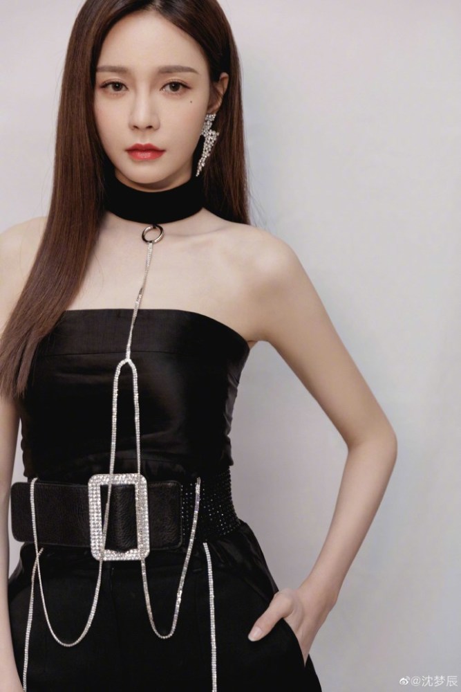 张小龙|粉笔张小龙骂沈梦辰后疑权利被架空，晒受伤流血照称公司被绑架