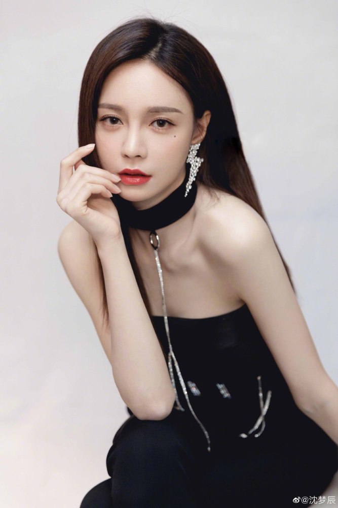 张小龙|粉笔张小龙骂沈梦辰后疑权利被架空，晒受伤流血照称公司被绑架