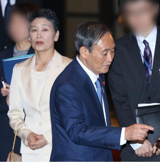 日本新首相菅义伟:出身农民,刷过盘子,冒着离婚风险参加竞选