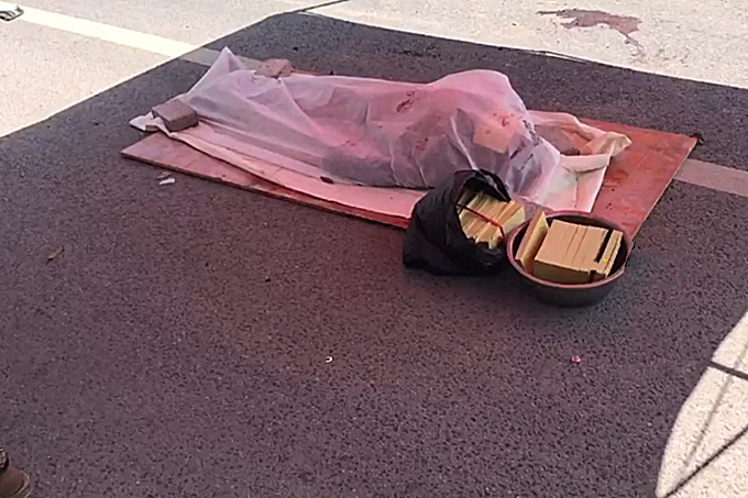 江西一男子进新房捡垃圾摔死,房主拒担责:难道真是死者为大?