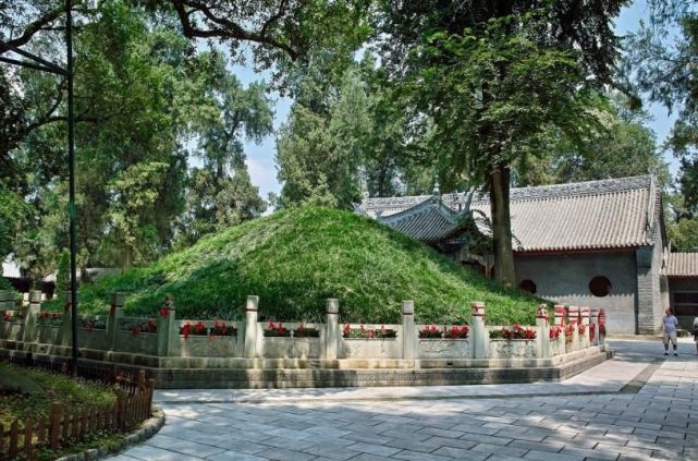 海拔833米,以三国时蜀汉大将黄忠在这里击毙曹魏大将夏侯渊闻名