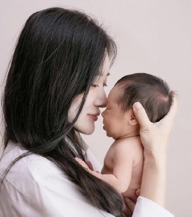 张纪中|69岁张纪中的3段婚姻：38岁娇妻连生两胎，前妻为3亿打官司