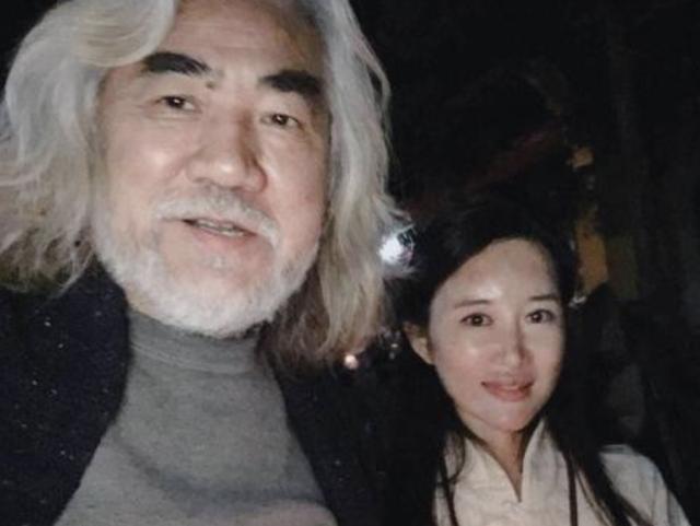张纪中|69岁张纪中的3段婚姻：38岁娇妻连生两胎，前妻为3亿打官司