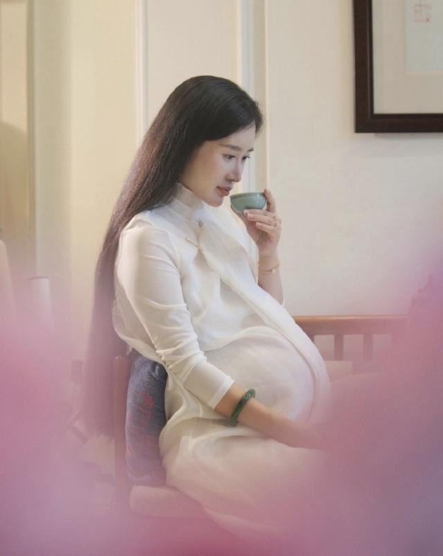 张纪中|69岁张纪中的3段婚姻：38岁娇妻连生两胎，前妻为3亿打官司