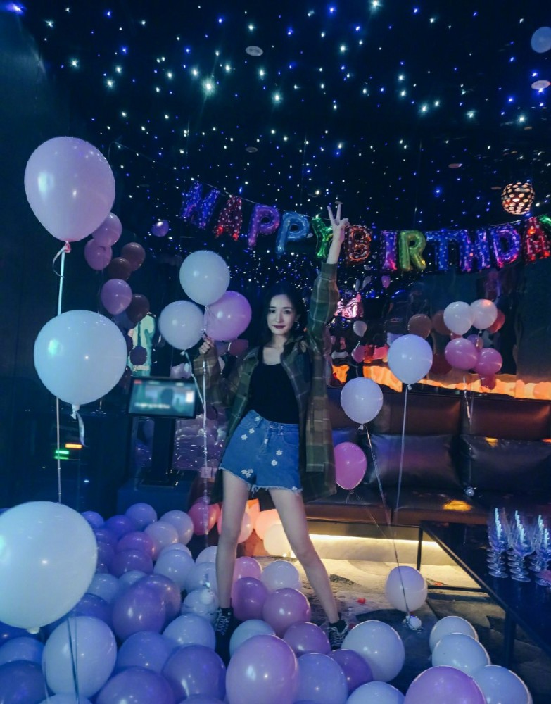 杨幂|渣糖！杨幂生日引半个娱乐圈送祝福，网友发现刘恺威至今未删当初的生日告白