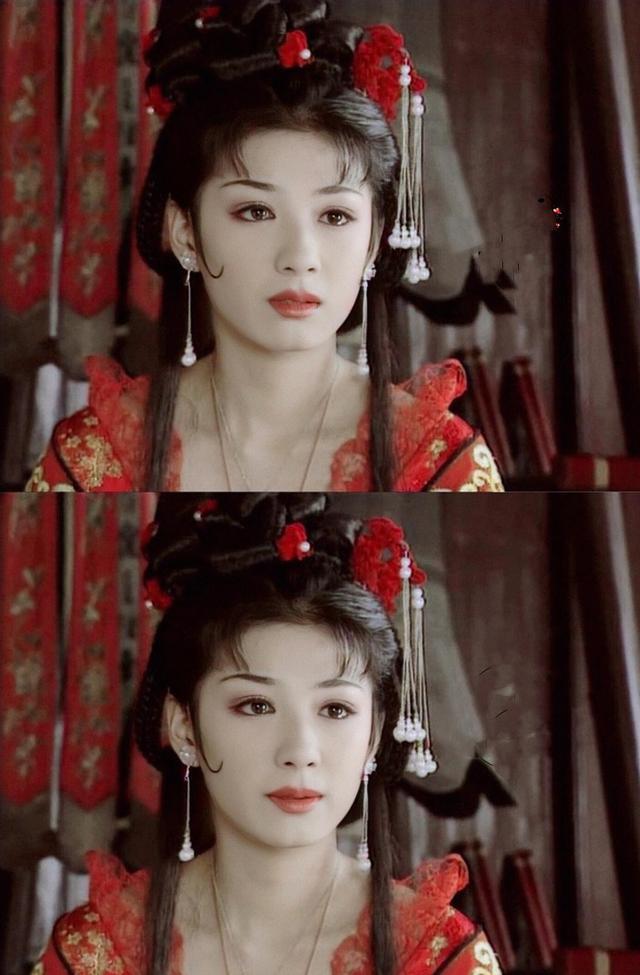 黄奕|黄奕43岁生日晒照，双手合十许愿被鲜花环绕，美如23岁好少女