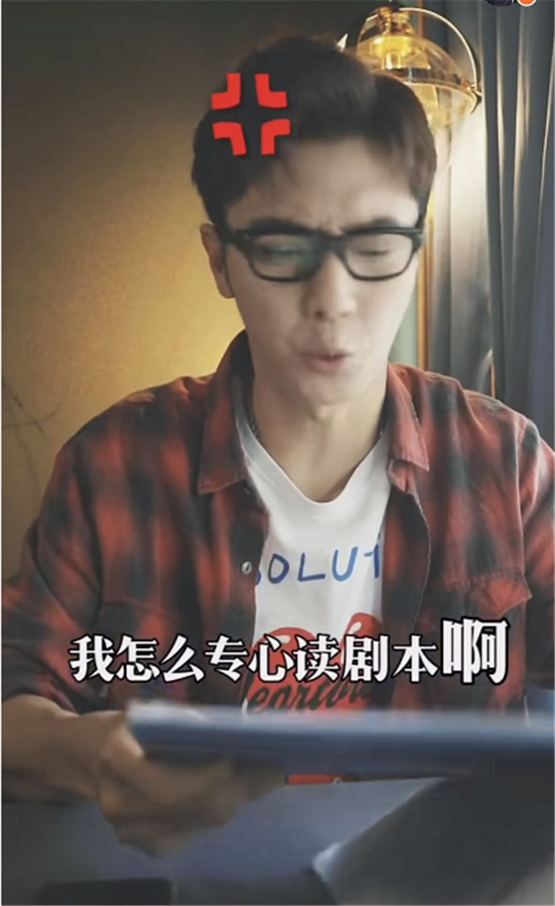 张丹峰|张丹峰自娱自乐生活惬意，洪欣晒照感慨时光太快，双方都不提彼此