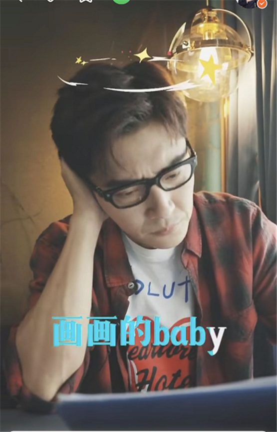 张丹峰|张丹峰自娱自乐生活惬意，洪欣晒照感慨时光太快，双方都不提彼此