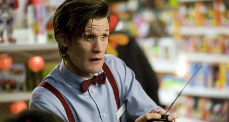 艾米莉亚·克拉克|龙妈神秘博士共进晚餐，情侣装压马路，网友：一场“皇室恋情”