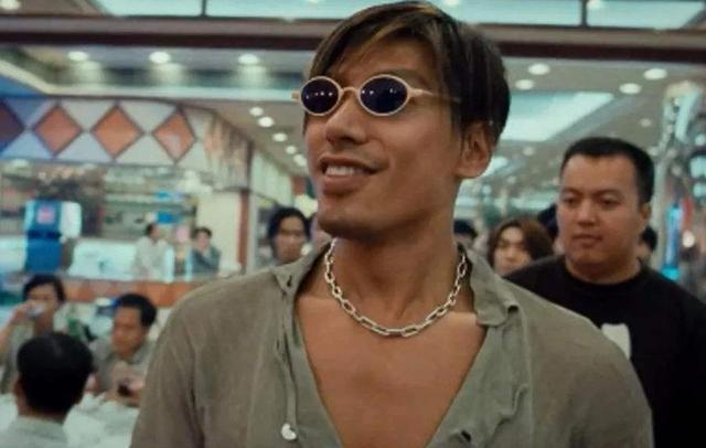 张耀扬|“乌鸦哥”张耀扬近照，满头白发太吸睛，气势不减当年