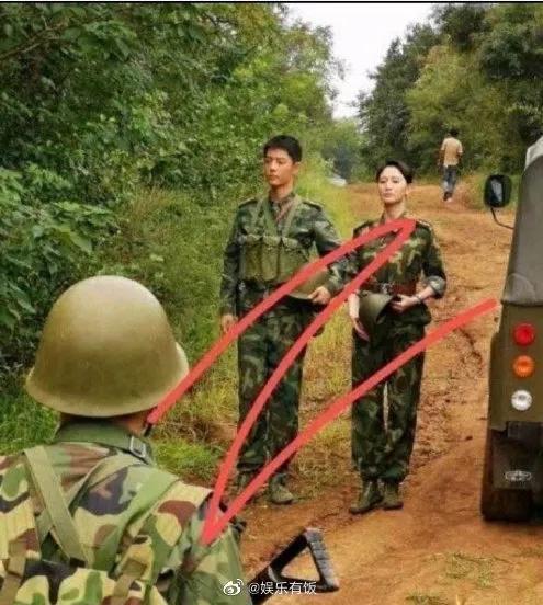 片场|《诛仙》上映迎周年，肖战片场忙碌抽空补妆回信息，代言新品秒空