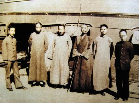 丰子恺|丰子恺：夏丏尊教导“不准讲空话，要老实写”