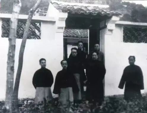 丰子恺|丰子恺：夏丏尊教导“不准讲空话，要老实写”