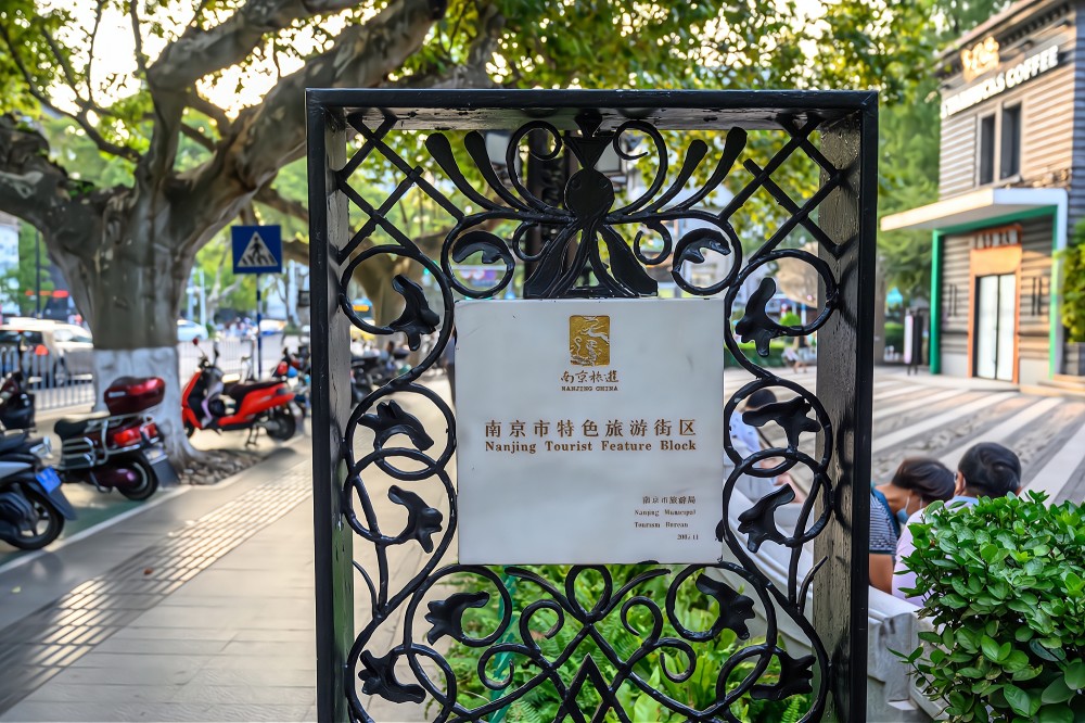南京酒吧排行_南京一酒吧只卖酒不卖别的,年轻女伴疯狂点酒,52名男子蒙圈买单