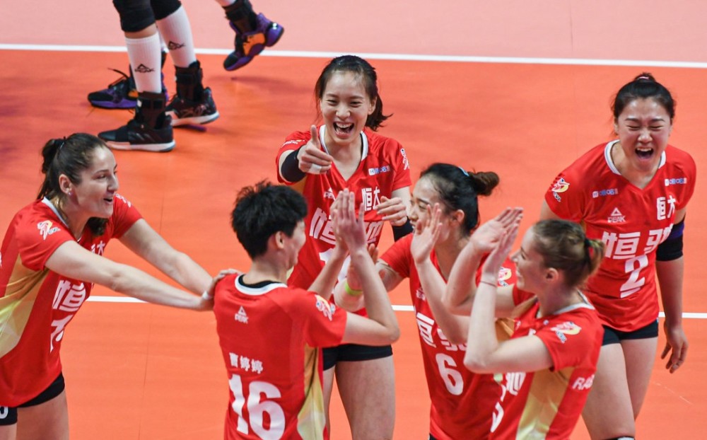 恒大女排双外援出炉比肩朱婷的国手加盟续约后防中坚遇一难题