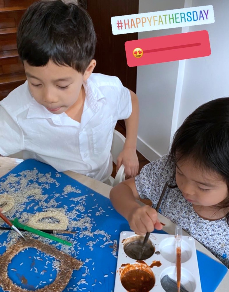 霍英东|霍英东夫人设灵，霍启刚郭晶晶打点至晚上，7岁儿子帮忙折祭品