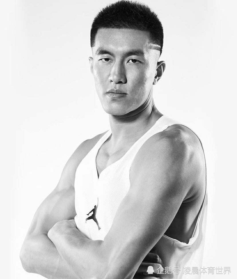 辽宁男篮郭艾伦个人黑白写真