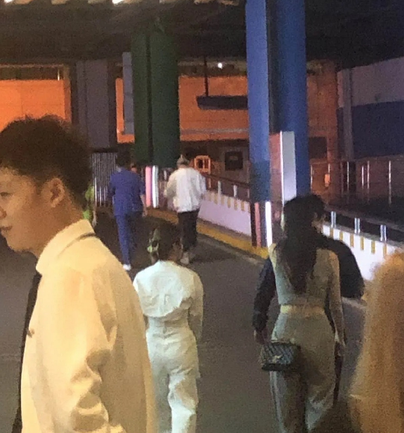 李晨|李晨范冰冰复合？网友偶遇李晨放出无人机表演，为范冰冰高调庆生