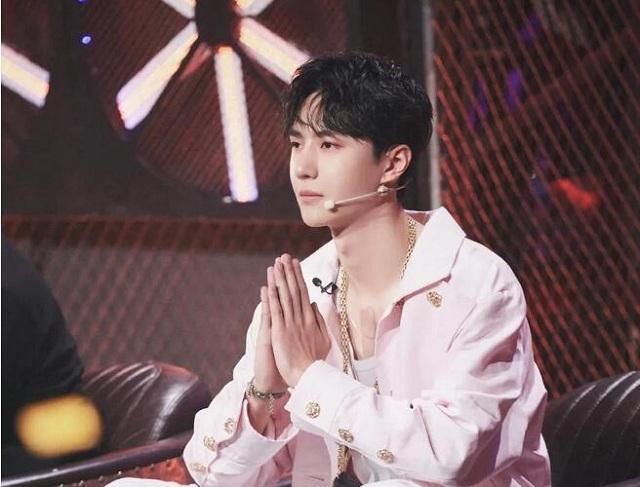 王一博|王一博和选手贴身“热舞”，五位姐姐尖叫连连，《街舞3》太炸了