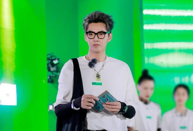 吴亦凡|吴亦凡：你为什么来潮流节目？郑爽：因为你啊！奇怪的CP增加了