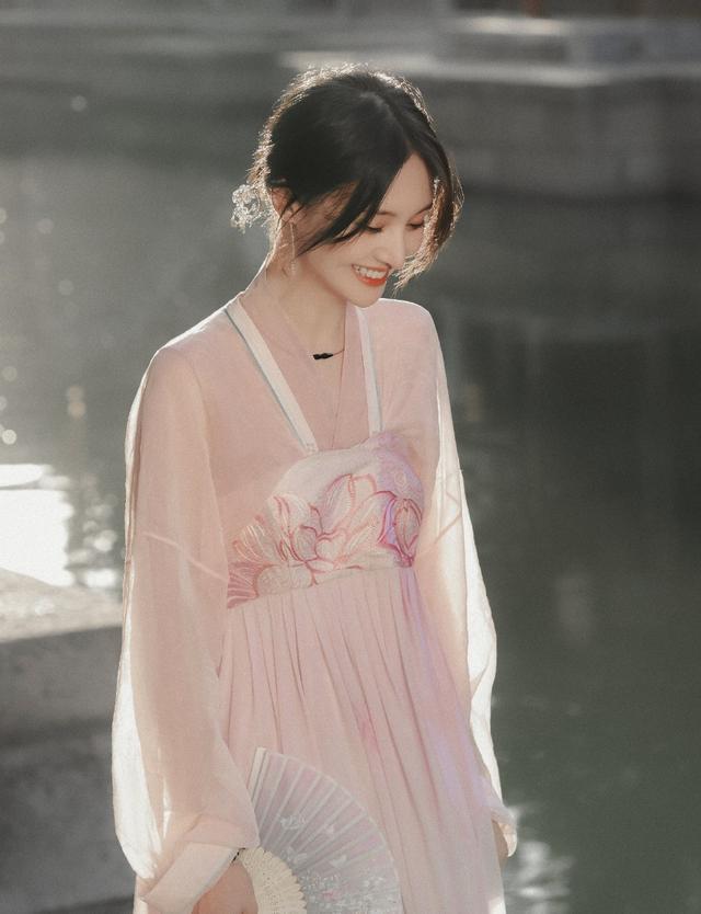 吴亦凡|吴亦凡：你为什么来潮流节目？郑爽：因为你啊！奇怪的CP增加了