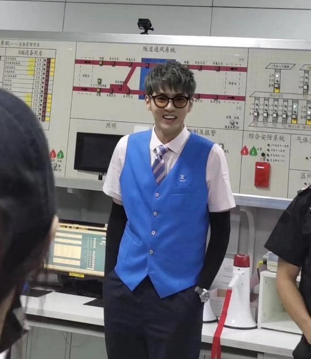 吴亦凡|吴亦凡：你为什么来潮流节目？郑爽：因为你啊！奇怪的CP增加了