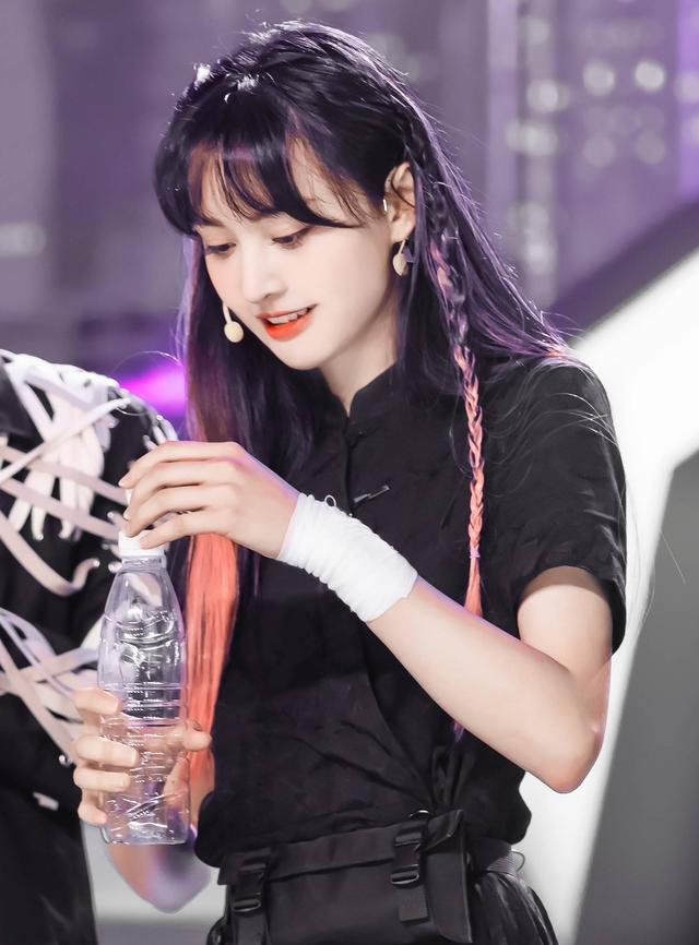 吴亦凡|吴亦凡：你为什么来潮流节目？郑爽：因为你啊！奇怪的CP增加了