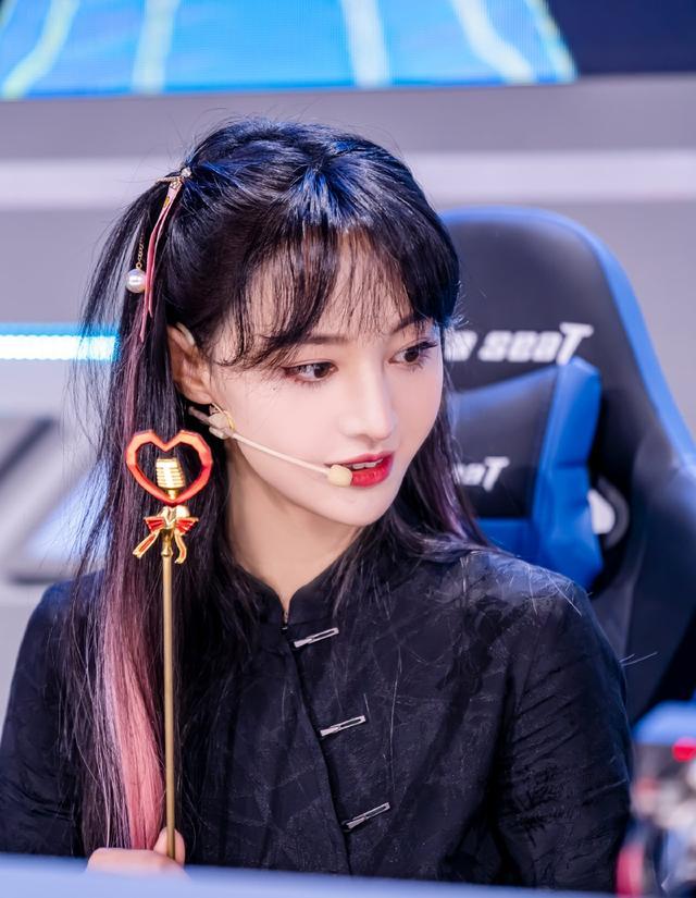 吴亦凡|吴亦凡：你为什么来潮流节目？郑爽：因为你啊！奇怪的CP增加了