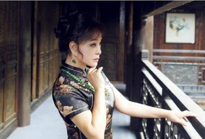 旗袍刺客|刘晓庆65岁再演美女，没错！你们的“小可爱”带着《旗袍刺客》回来了！