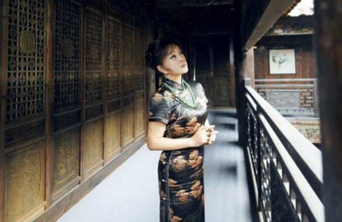 旗袍刺客|刘晓庆65岁再演美女，没错！你们的“小可爱”带着《旗袍刺客》回来了！