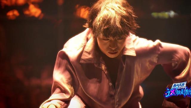 黄潇乔治战胜心魔之舞《双》,如何撞击心灵让张艺兴王一博都癫狂