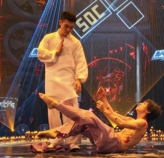 黄潇乔治战胜心魔之舞《双》,如何撞击心灵让张艺兴王一博都癫狂