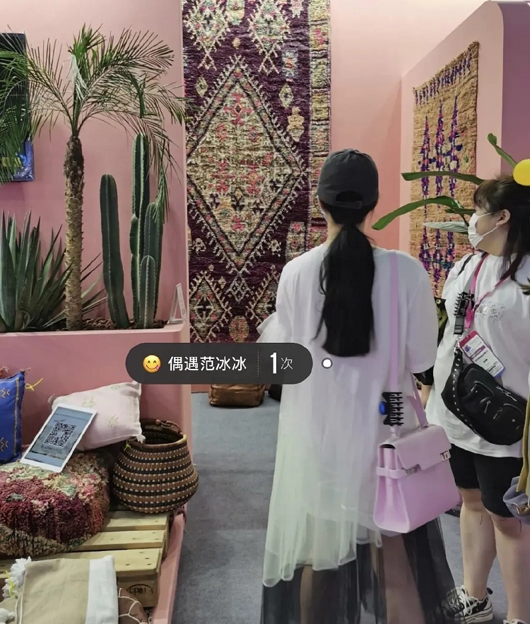 范冰冰|李晨无人机为范冰冰庆生？粉丝辟谣后晒照，范冰冰疑和李玉在一起商议新电影